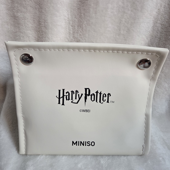 Hogwarts White Envelope Clutch - Picture 3 of 3